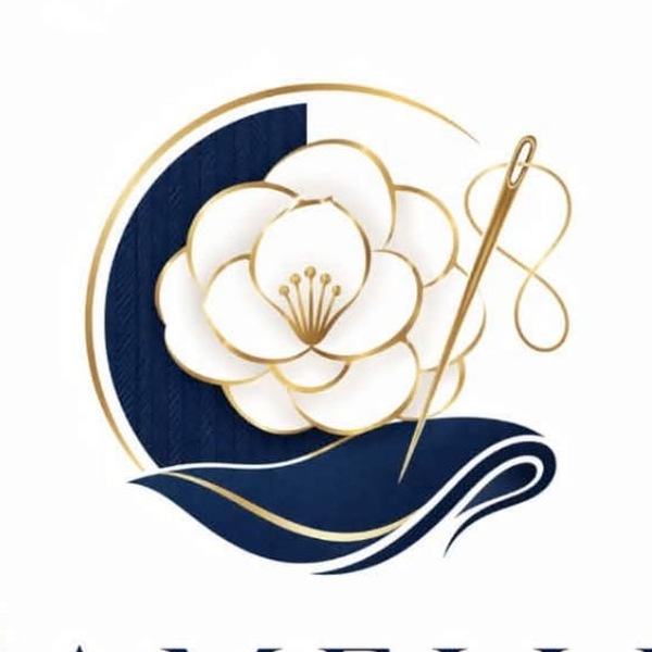 CAMELLIA Emblem mit Kamelienblüte und Nadel